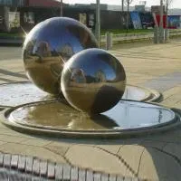 Фонтан из 2 стальных шаров (518906) ∅ 1 и ∅ 1,5 м. Шатура 