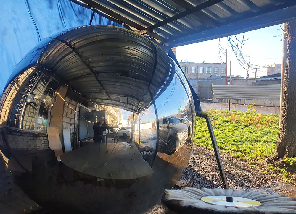 Зеркальный шар из нержавеющей стали - диаметр 2 метра Шатура Зеркальный шар из нержавеющей стали - диаметр 2 метра Шатура